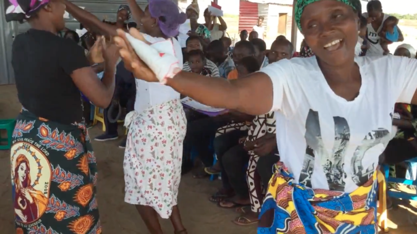 En África se agradece danzando En África se agradece danzando