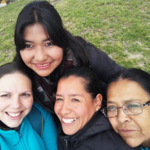 Ángela Chicharro: «Las mujeres bolivianas son el espejo donde me sigo mirando. El ejemplo de tantas mujeres con nombre propio, lugar donde quitarse las sandalias porque su vida es tierra santa» Ángela Chicharro: «Las mujeres bolivianas son el espejo donde me sigo mirando. El ejemplo de tantas mujeres con nombre propio, lugar donde quitarse las sandalias porque su vida es tierra santa»